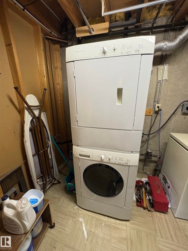 11424 164 Avenue, Edmonton, AB - Indoor Photo Showing Laundry Room