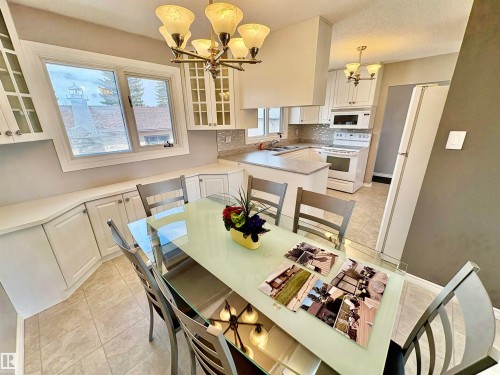 11424 164 Avenue, Edmonton, AB - Indoor Photo Showing Dining Room