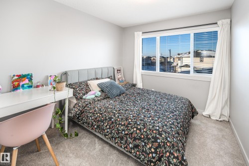 7173 Cardinal Way, Edmonton, AB - Indoor Photo Showing Bedroom