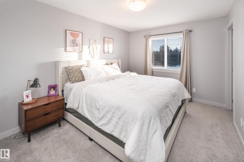 7173 Cardinal Way, Edmonton, AB - Indoor Photo Showing Bedroom