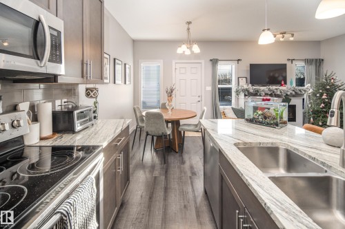 7173 Cardinal Way, Edmonton, AB - Indoor Photo Showing Kitchen With Double Sink