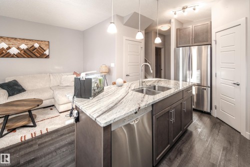 7173 Cardinal Way, Edmonton, AB - Indoor Photo Showing Kitchen With Stainless Steel Kitchen With Double Sink With Upgraded Kitchen
