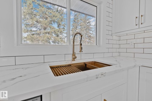 26 Alcott Crescent, St. Albert, AB - Indoor Photo Showing Kitchen With Double Sink