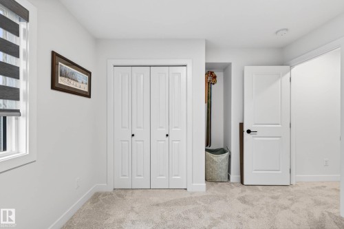 This room features light-colored carpeting, white walls, and a window with blinds - 345 Meadowview Drive, Fort Saskatchewan, AB - Indoor