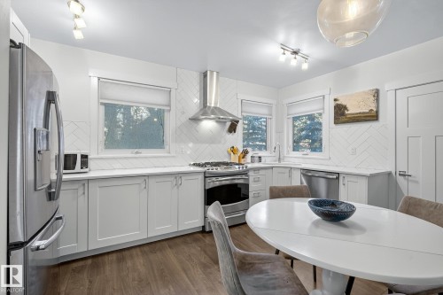 10915 67 Avenue, Edmonton, AB - Indoor