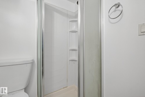 10915 67 Avenue, Edmonton, AB - Indoor Photo Showing Bathroom