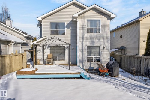 The property features a rear exterior with horizontal siding and multiple windows - 19 Escada Close, St. Albert, AB - Outdoor