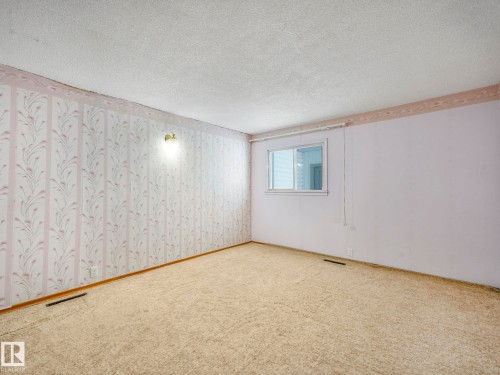 5004 49 Avenue, Lamont, AB - Indoor Photo Showing Other Room