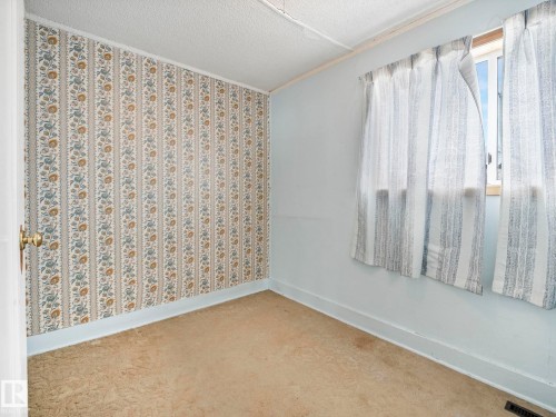 5004 49 Avenue, Lamont, AB - Indoor