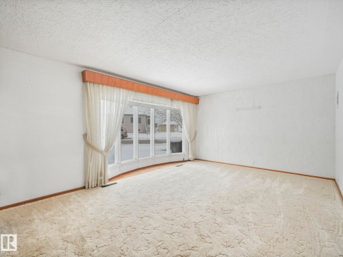 5004 49 Avenue, Lamont, AB - Indoor Photo Showing Other Room