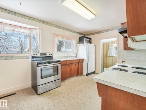 5004 49 Avenue, Lamont, AB - Indoor Photo Showing Kitchen