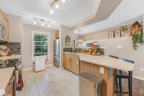 557 Orchards Boulevard, Edmonton, AB - Indoor Photo Showing Kitchen