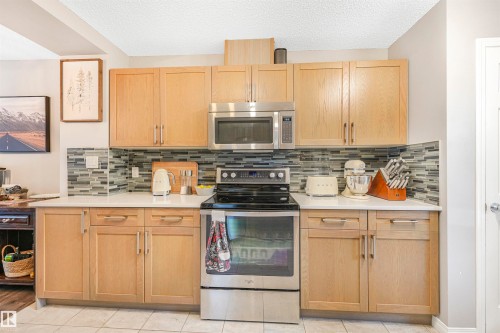 557 Orchards Boulevard, Edmonton, AB - Indoor Photo Showing Kitchen