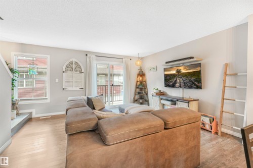 557 Orchards Boulevard, Edmonton, AB - Indoor Photo Showing Living Room