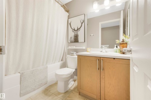 557 Orchards Boulevard, Edmonton, AB - Indoor Photo Showing Bathroom