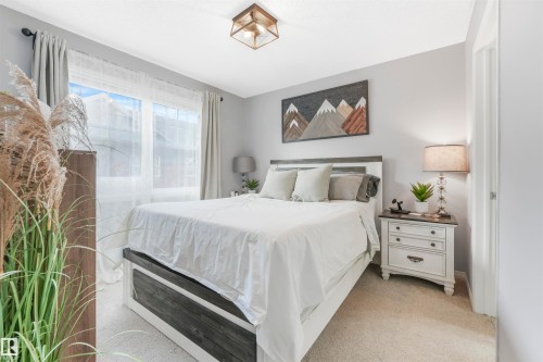 557 Orchards Boulevard, Edmonton, AB - Indoor Photo Showing Bedroom