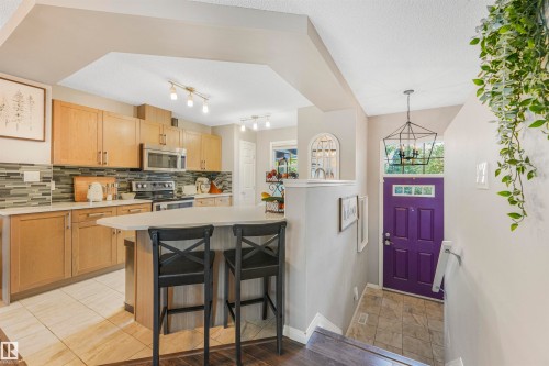 557 Orchards Boulevard, Edmonton, AB - Indoor Photo Showing Kitchen