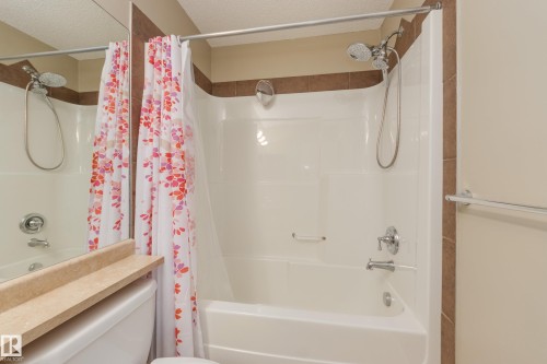 9456 Stein Way, Edmonton, AB - Indoor Photo Showing Bathroom