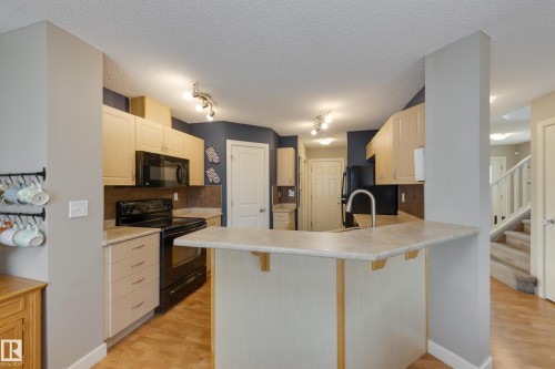 9456 Stein Way, Edmonton, AB - Indoor Photo Showing Kitchen