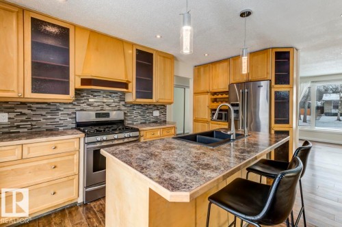 31 Greer Crescent, St. Albert, AB - Indoor Photo Showing Kitchen With Stainless Steel Kitchen With Double Sink With Upgraded Kitchen
