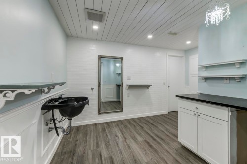 31 Greer Crescent, St. Albert, AB - Indoor Photo Showing Laundry Room