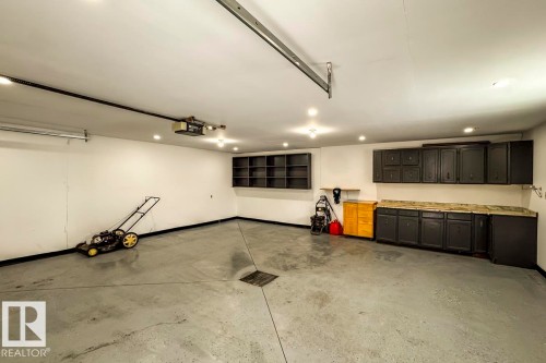31 Greer Crescent, St. Albert, AB - Indoor Photo Showing Garage