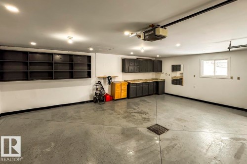 31 Greer Crescent, St. Albert, AB - Indoor Photo Showing Garage