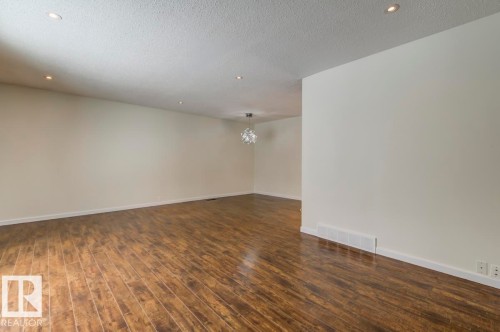 31 Greer Crescent, St. Albert, AB - Indoor Photo Showing Other Room