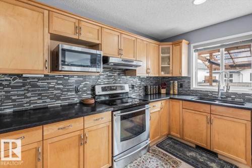 171 Cote Crescent, Edmonton, AB - Indoor Photo Showing Kitchen With Double Sink