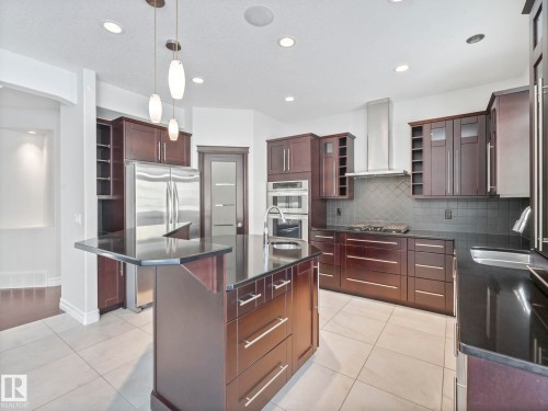 7128 169 Avenue, Edmonton, AB - Indoor Photo Showing Kitchen With Upgraded Kitchen