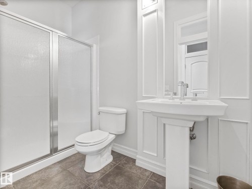 7128 169 Avenue, Edmonton, AB - Indoor Photo Showing Bathroom
