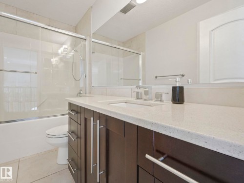 7128 169 Avenue, Edmonton, AB - Indoor Photo Showing Bathroom