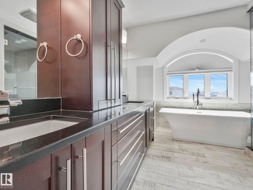 7128 169 Avenue, Edmonton, AB - Indoor Photo Showing Bathroom