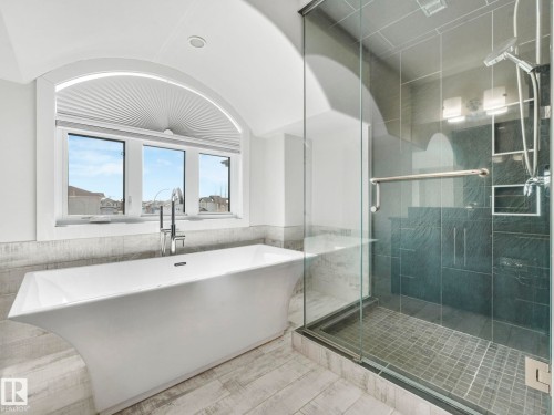 7128 169 Avenue, Edmonton, AB - Indoor Photo Showing Bathroom