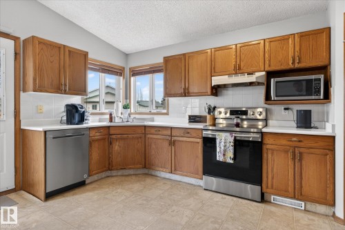 3004 39 Avenue, Edmonton, AB - Indoor Photo Showing Kitchen