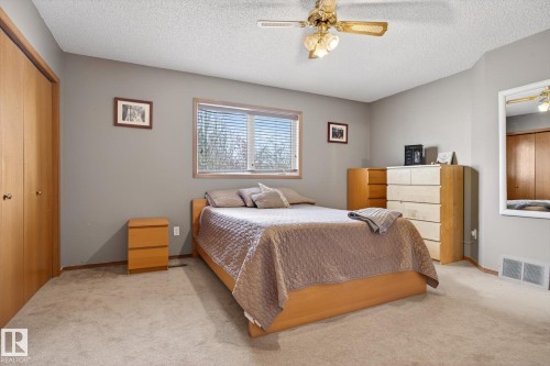 3004 39 Avenue, Edmonton, AB - Indoor Photo Showing Bedroom