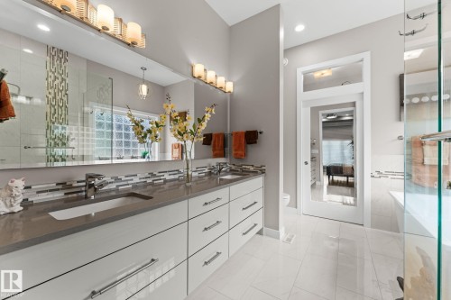 3412 Watson Place, Edmonton, AB - Indoor Photo Showing Bathroom