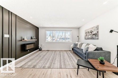 5 Larose Drive, St. Albert, AB - Indoor Photo Showing Living Room