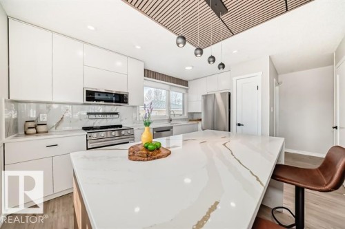 5 Larose Drive, St. Albert, AB - Indoor Photo Showing Kitchen With Upgraded Kitchen