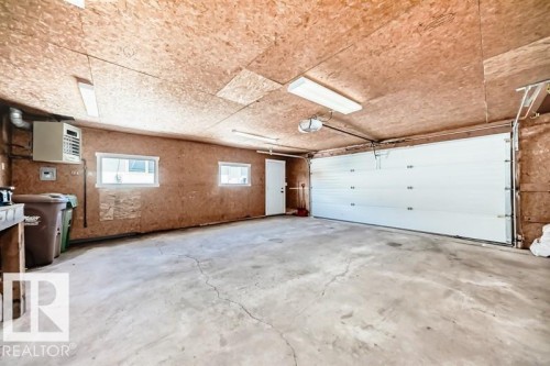 5 Larose Drive, St. Albert, AB - Indoor Photo Showing Garage