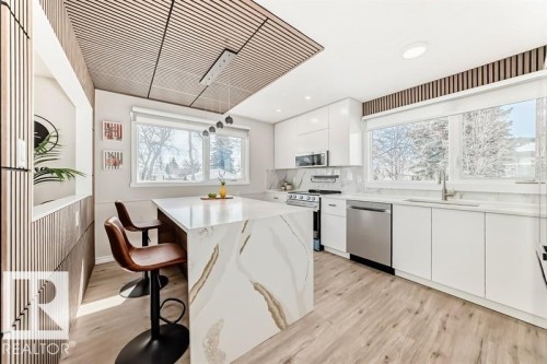 5 Larose Drive, St. Albert, AB - Indoor Photo Showing Kitchen With Upgraded Kitchen