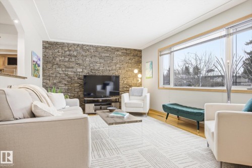 10222 73 Street, Edmonton, AB - Indoor Photo Showing Living Room