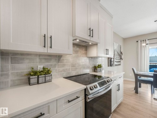 22139 80 Avenue, Edmonton, AB - Indoor Photo Showing Kitchen With Upgraded Kitchen