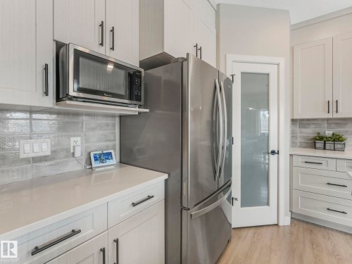 22139 80 Avenue, Edmonton, AB - Indoor Photo Showing Kitchen With Upgraded Kitchen