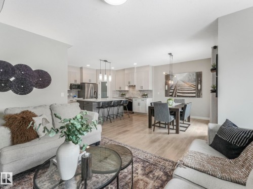 22139 80 Avenue, Edmonton, AB - Indoor Photo Showing Living Room
