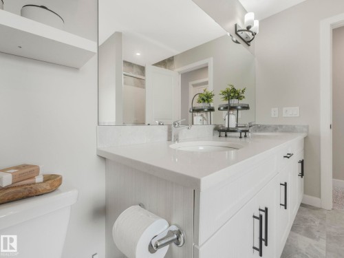 22139 80 Avenue, Edmonton, AB - Indoor Photo Showing Bathroom