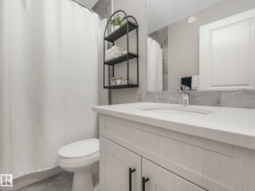 22139 80 Avenue, Edmonton, AB - Indoor Photo Showing Bathroom