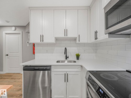 22139 80 Avenue, Edmonton, AB - Indoor Photo Showing Kitchen With Stainless Steel Kitchen