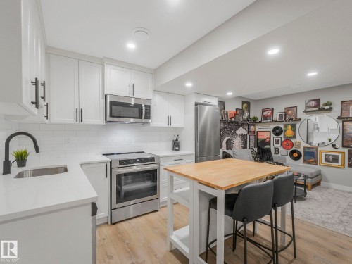 22139 80 Avenue, Edmonton, AB - Indoor Photo Showing Kitchen With Stainless Steel Kitchen With Upgraded Kitchen