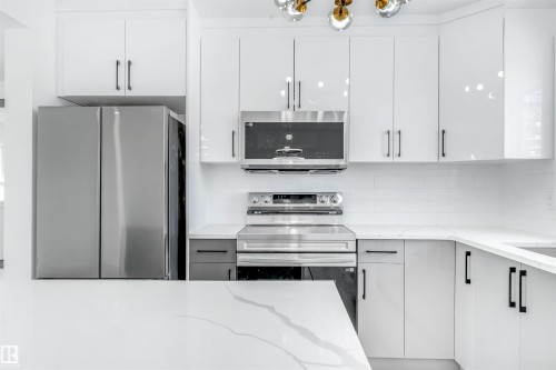 4238 117 Avenue, Edmonton, AB - Indoor Photo Showing Kitchen With Upgraded Kitchen